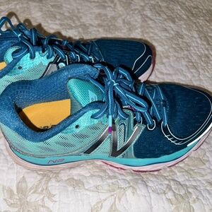 New Balance Women's 1260 V6